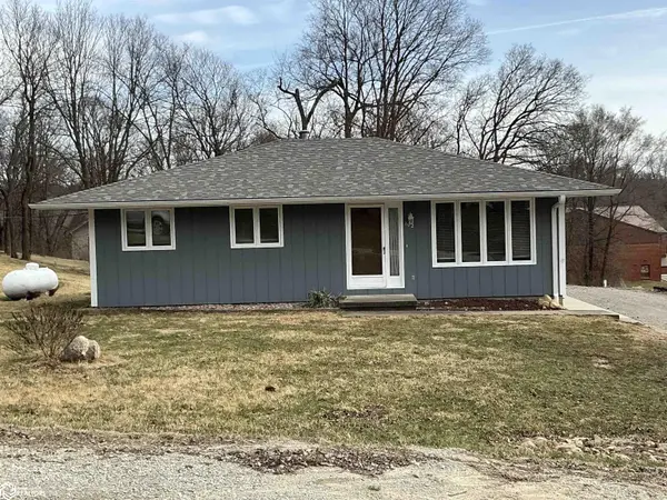 102 Green Knolls ST, Melrose, IA 52569