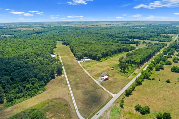 000 Woodfield LN, Greenfield, MO 65661