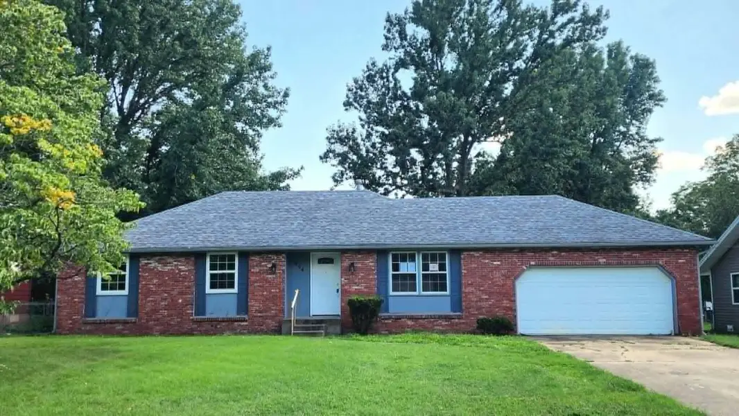 904 E Smith ST, Springfield, MO 65803
