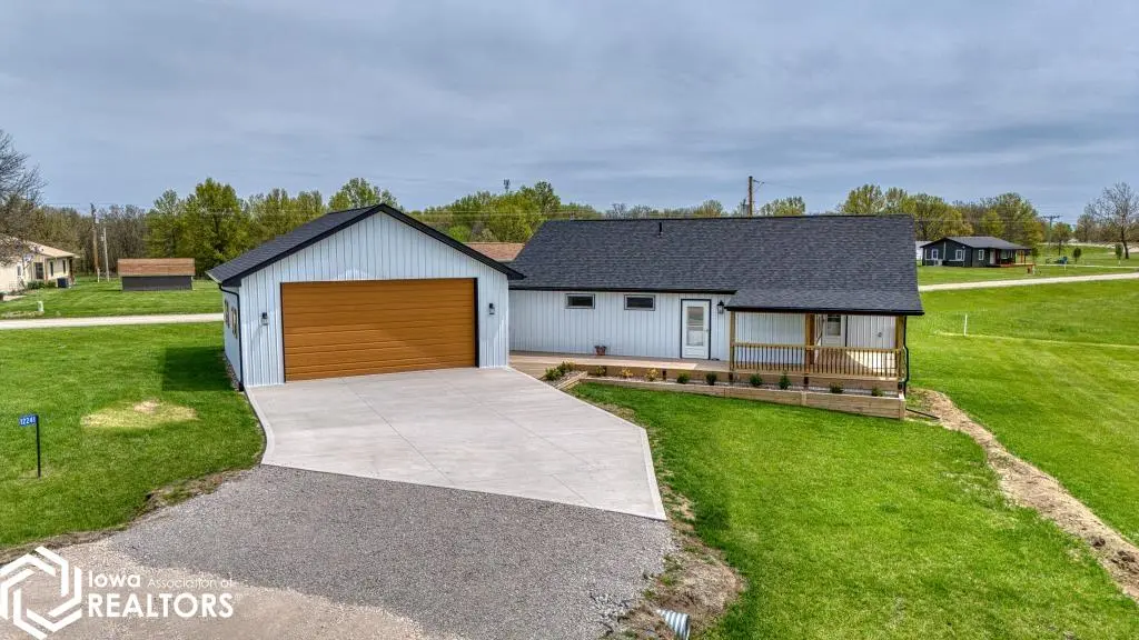 12241 Apache DR, Moravia, IA 52571