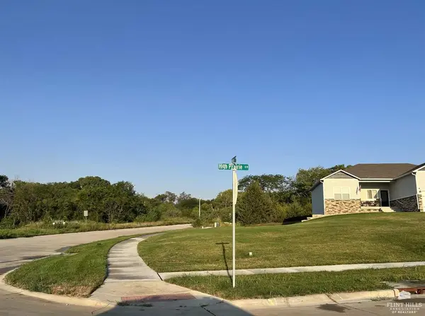 4864 High Prairie DR, Manhattan, KS 66502