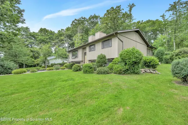 20 Oak LN, Jefferson Twp, PA 18436