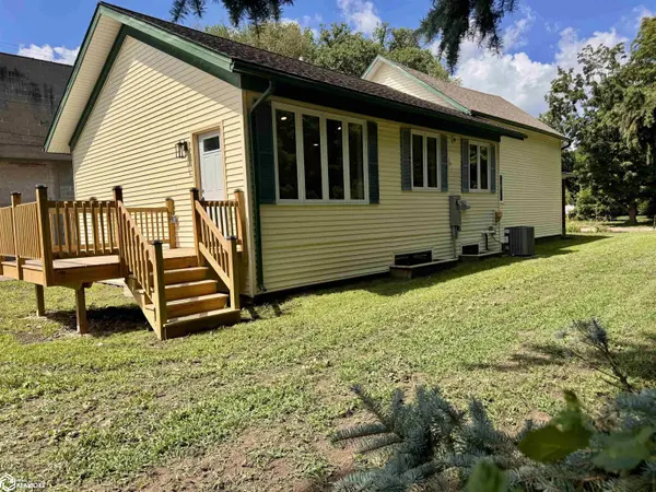 917 11th ST, Onawa, IA 51040