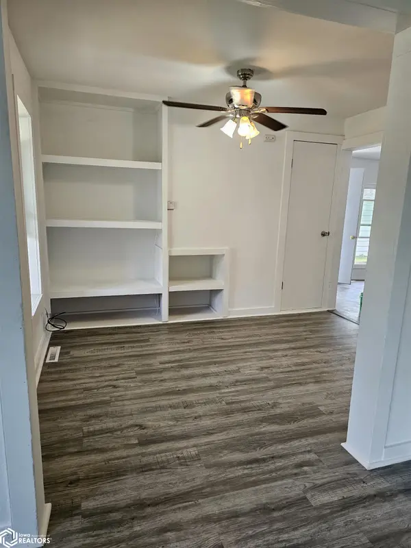 427 East ST, Grinnell, IA 50112