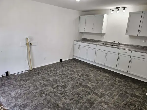 427 East ST, Grinnell, IA 50112