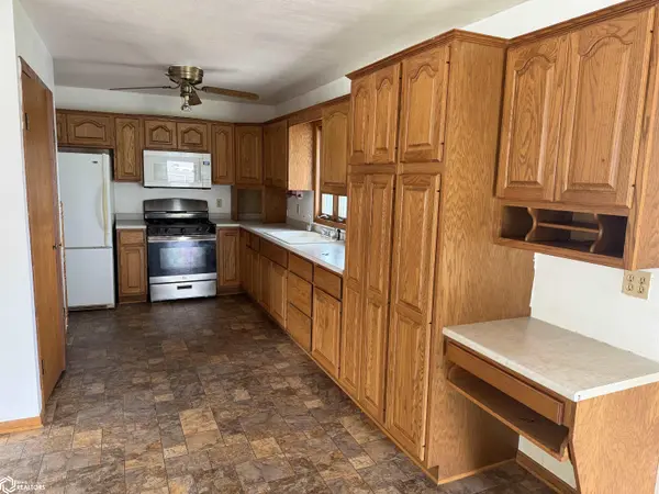2009 Ridgeway DR, Denison, IA 51442