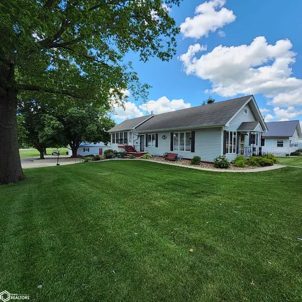 702 N Walnut ST, Avoca, IA 51521
