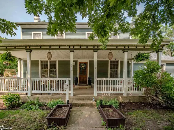 707 N 4th ST, Clear Lake, IA 50428