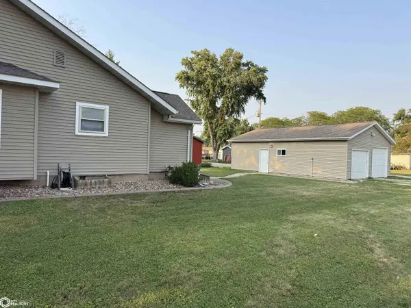 203 N Oak ST, Donnellson, IA 52625