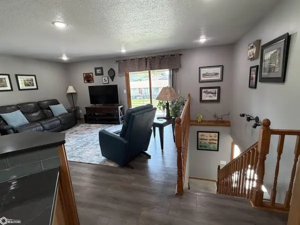 2216 Mcmullin DR, Oskaloosa, IA 52577
