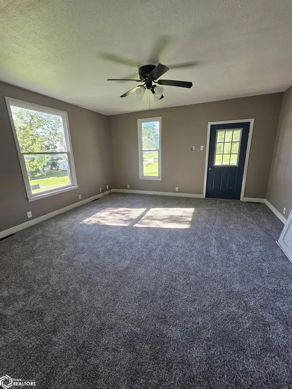 211 2nd ST, Searsboro, IA 50242