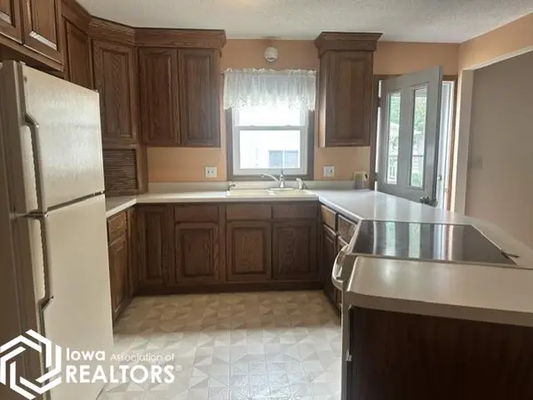 444 1St ST, Britt, IA 50423