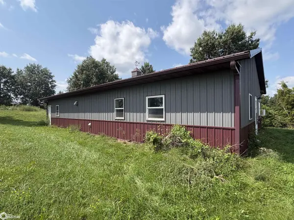 23701 260Th AVE, Centerville, IA 52544