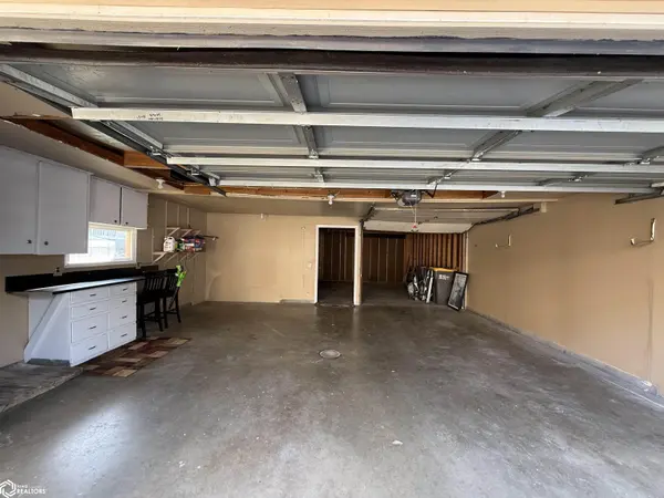 206 S Rhode Island Ave, Mason City, IA 50401