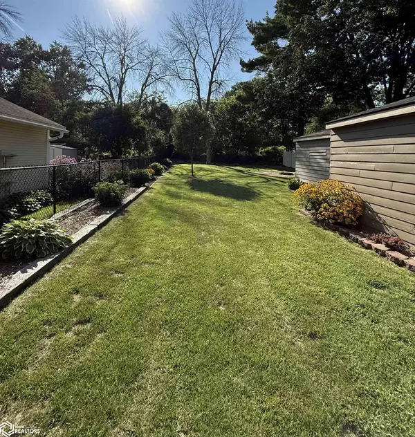 206 S Rhode Island Ave, Mason City, IA 50401