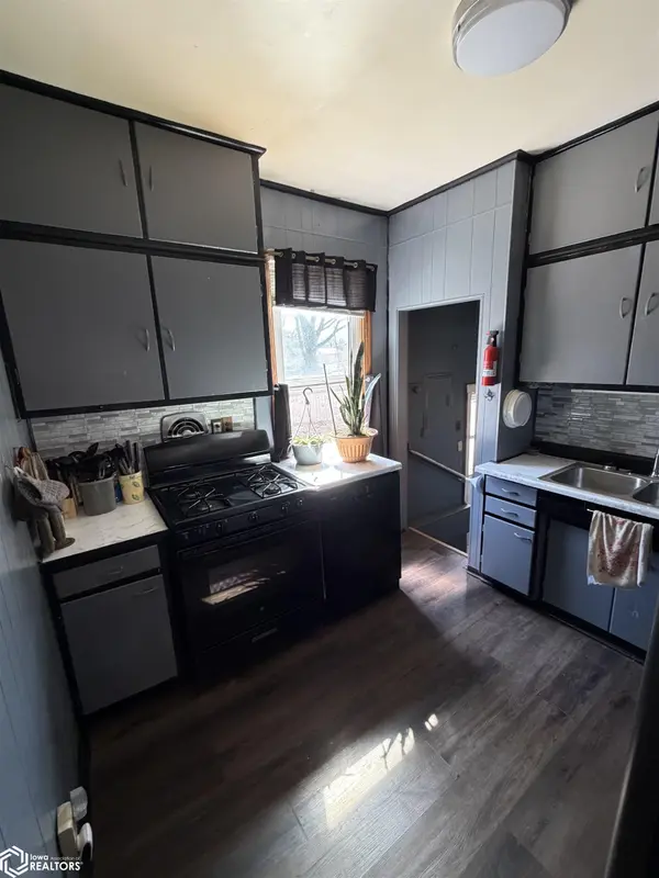 403 S 6th, Fairfield, IA 52556