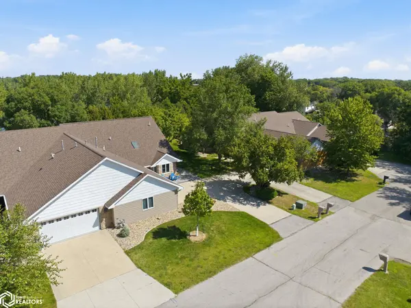 2010 Hunters Ridge Dr, Mason City, IA 50401