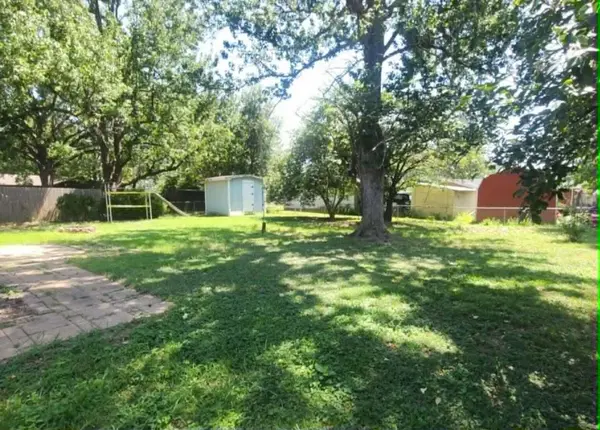 904 E Smith ST, Springfield, MO 65803