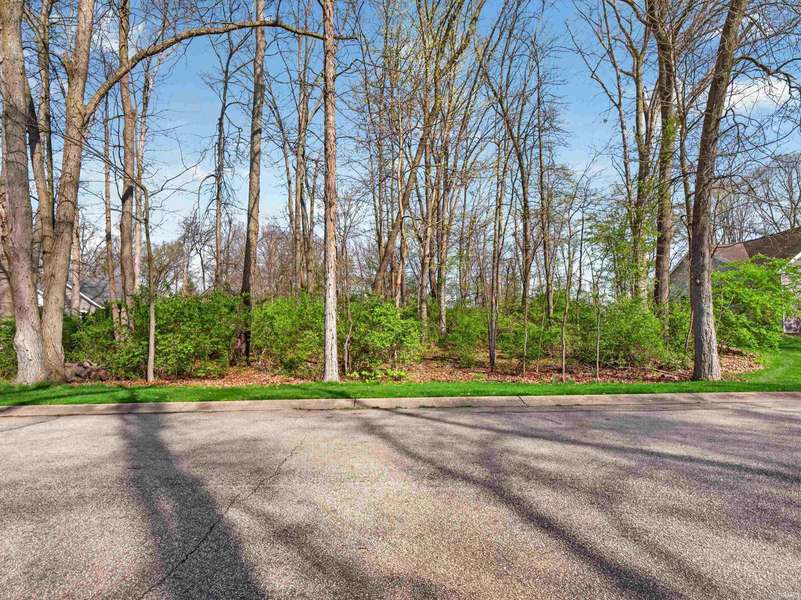 67491 Kensington DR, Goshen, IN 46526