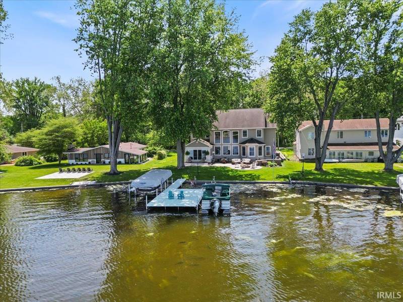 1123 Lakeshore DR, Warsaw, IN 46580