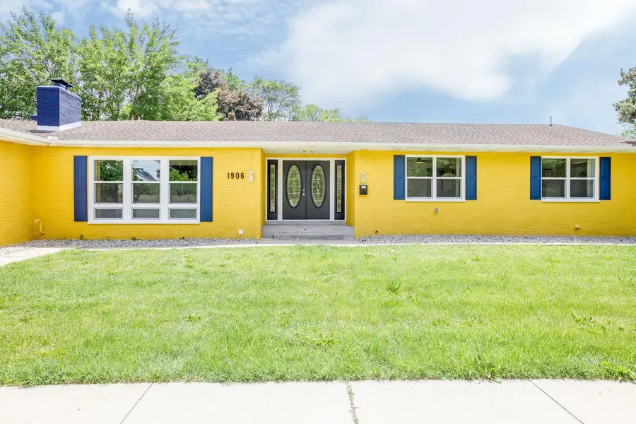 1906 Corby BLVD, South Bend, IN 46617-1858