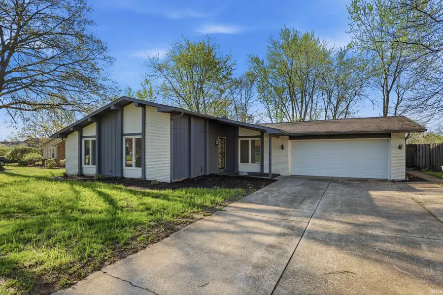 9529 Wolf River PL, Fort Wayne, IN 46804-6585