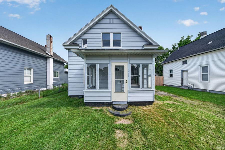 1335 E Dayton ST, South Bend, IN 46613-3235