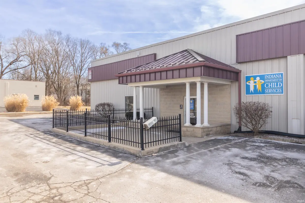 503 New York AVE, New Castle, IN 47362-4912