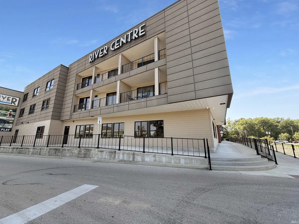 225 River Centre Landing Suite D ***, Jasper, IN 47546