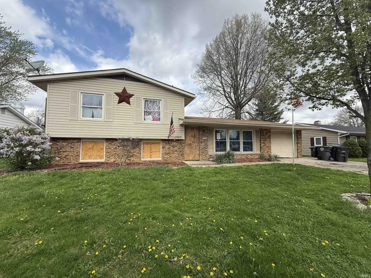 1922 Legoma DR, Fort Wayne, IN 46819