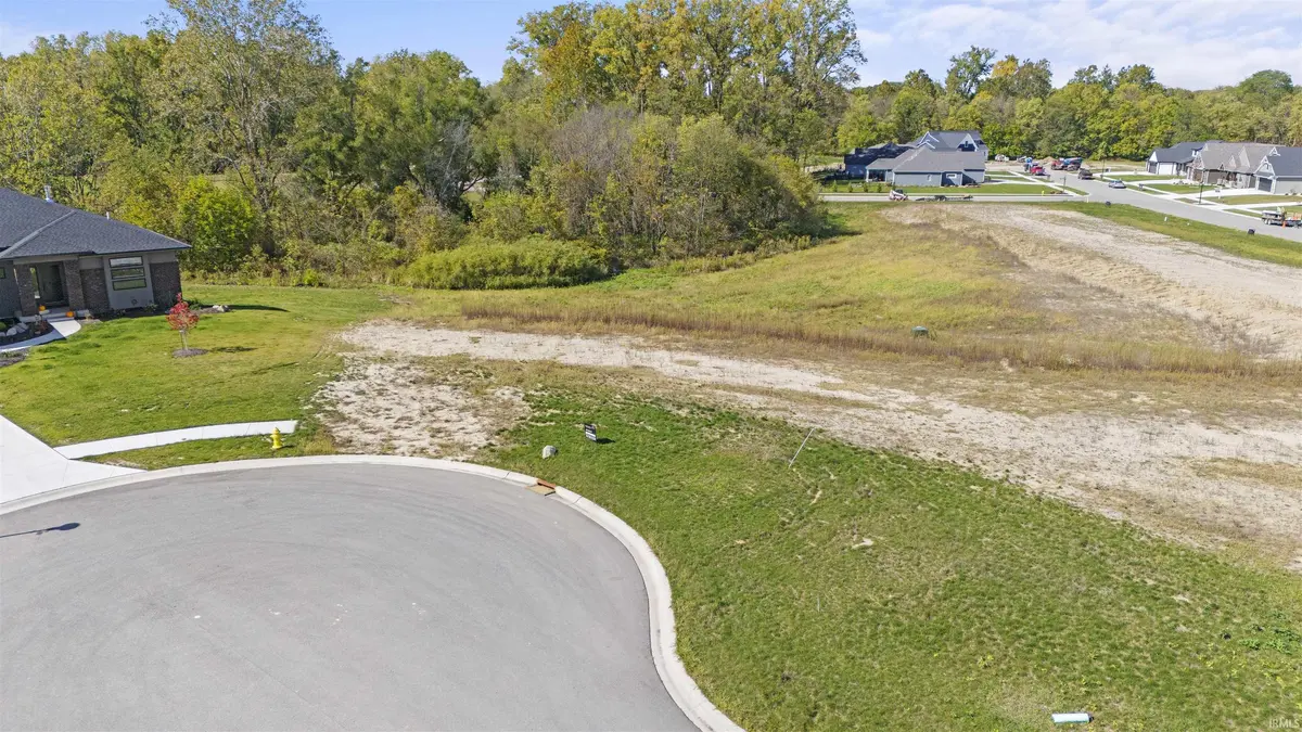 2051 Links LN, Auburn, IN 46706
