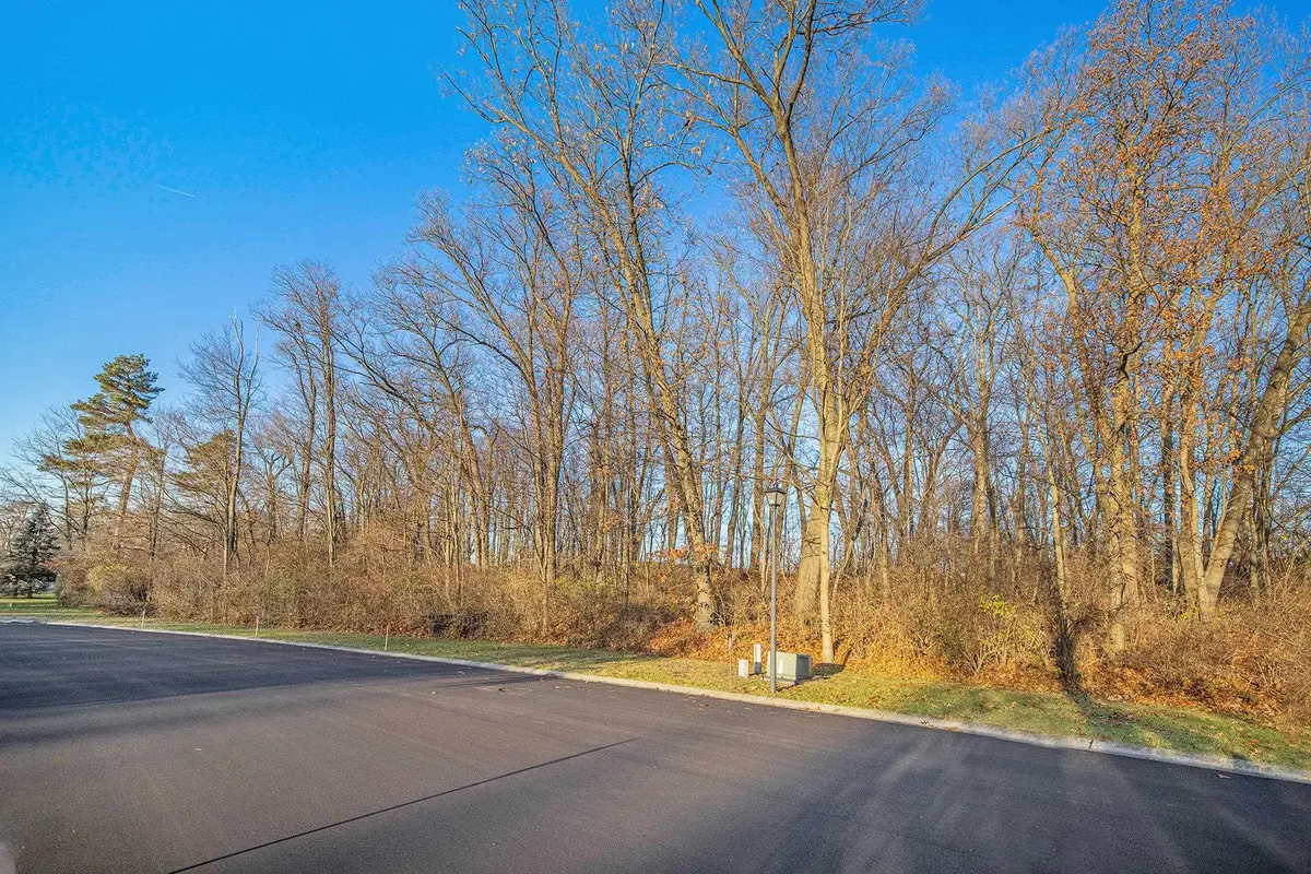 53068 Summer Breeze DR, South Bend, IN 46637