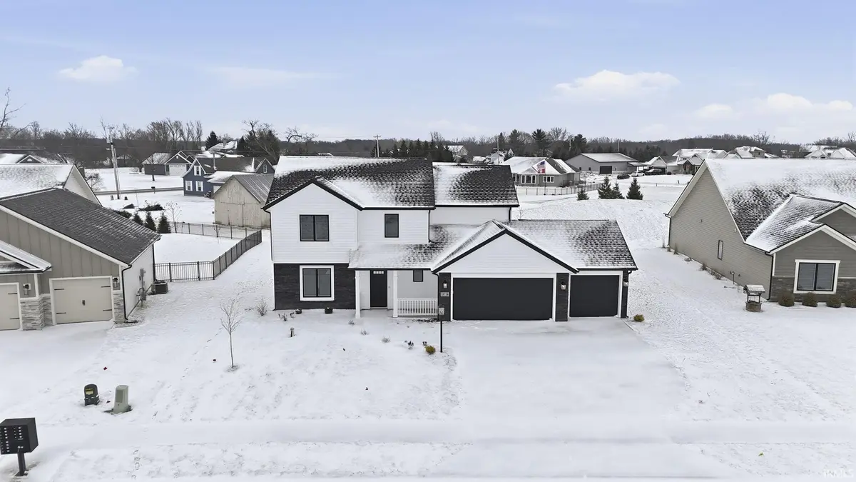 18738 Eisley CV, Auburn, IN 46706