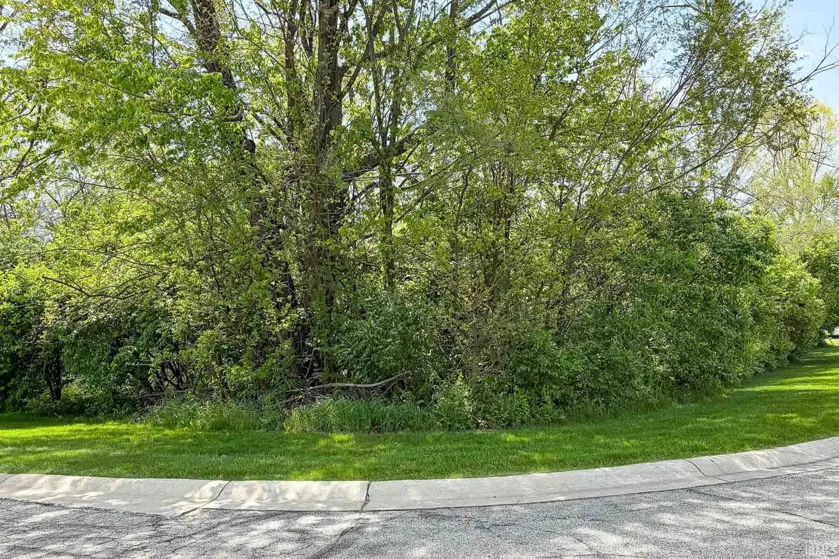 53420 Old Woodbridge CT, South Bend, IN 46637