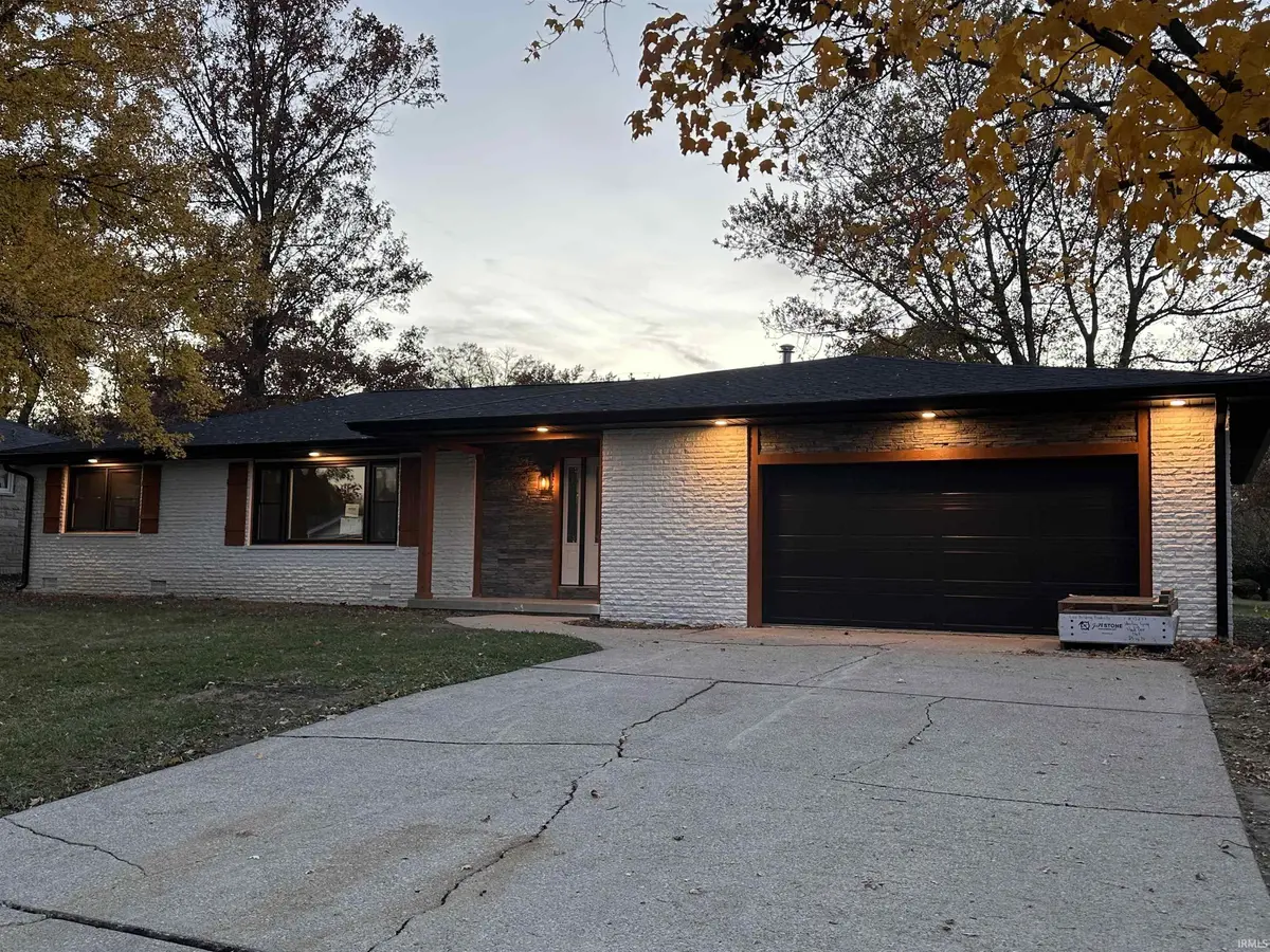 1305 N Greenbriar RD, Muncie, IN 47304-2936