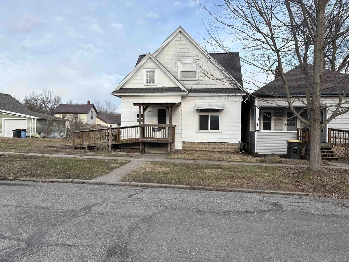 211 S Morton ST, Kendallville, IN 46755-1636