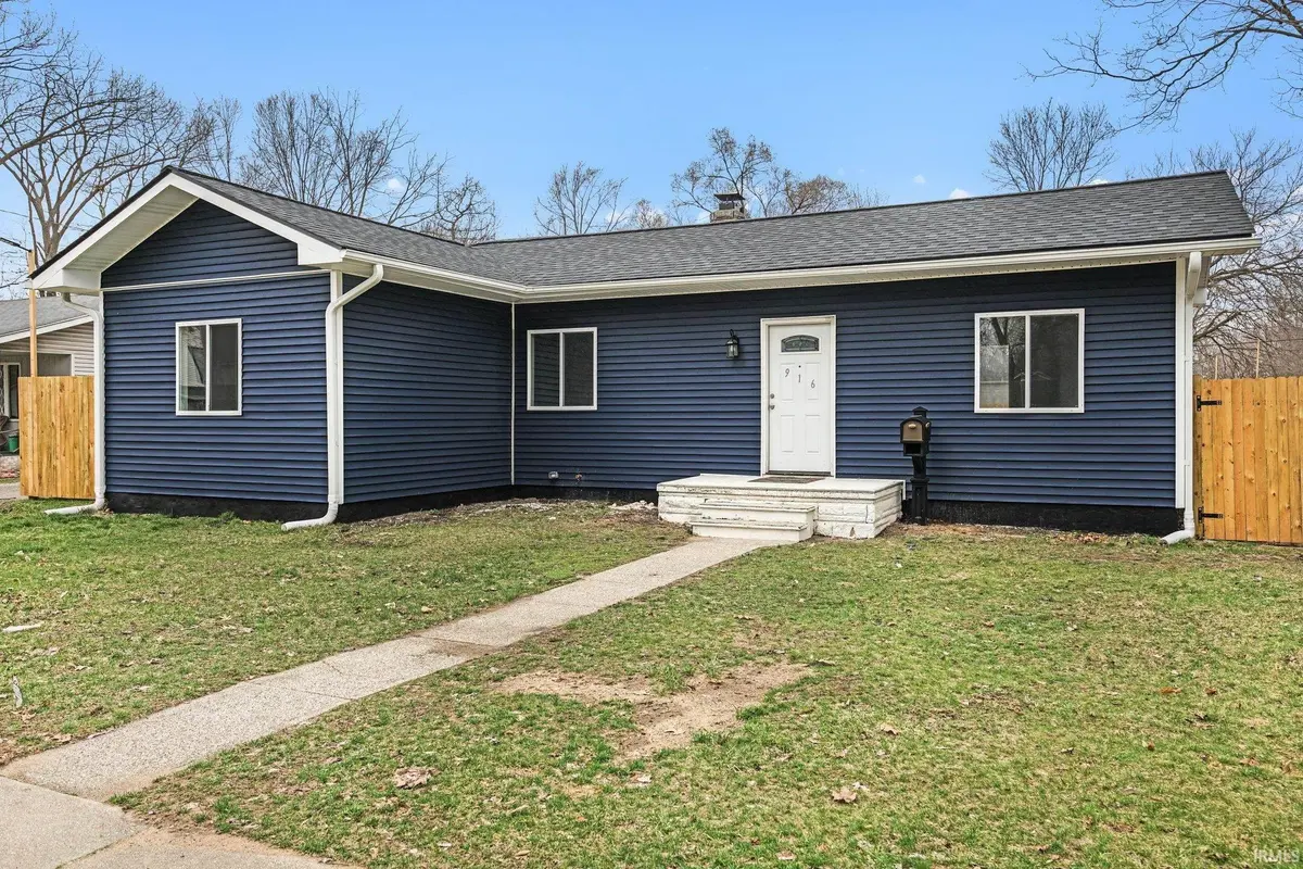 916 W Blaine AVE, Elkhart, IN 46516