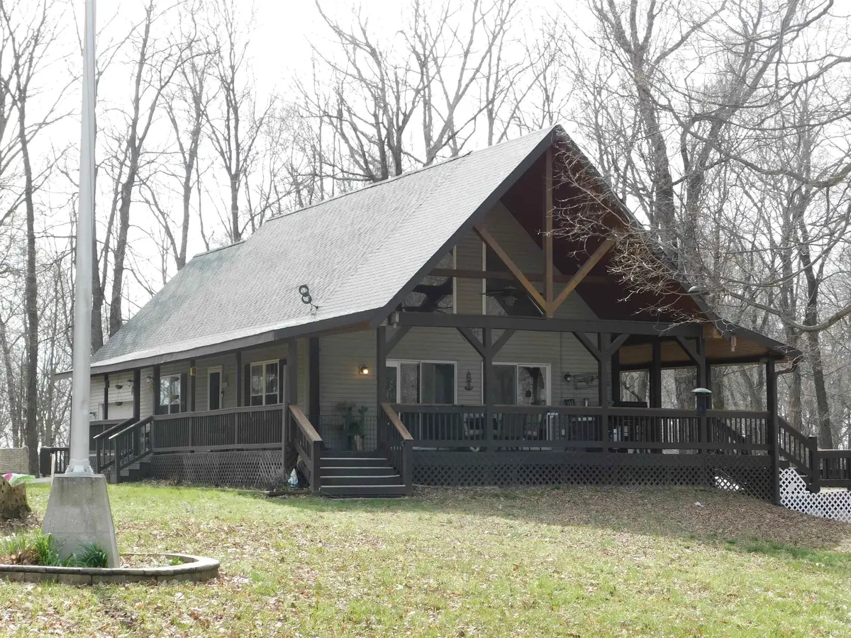 11087 S Trinity LN, Pekin, IN 47165-7297
