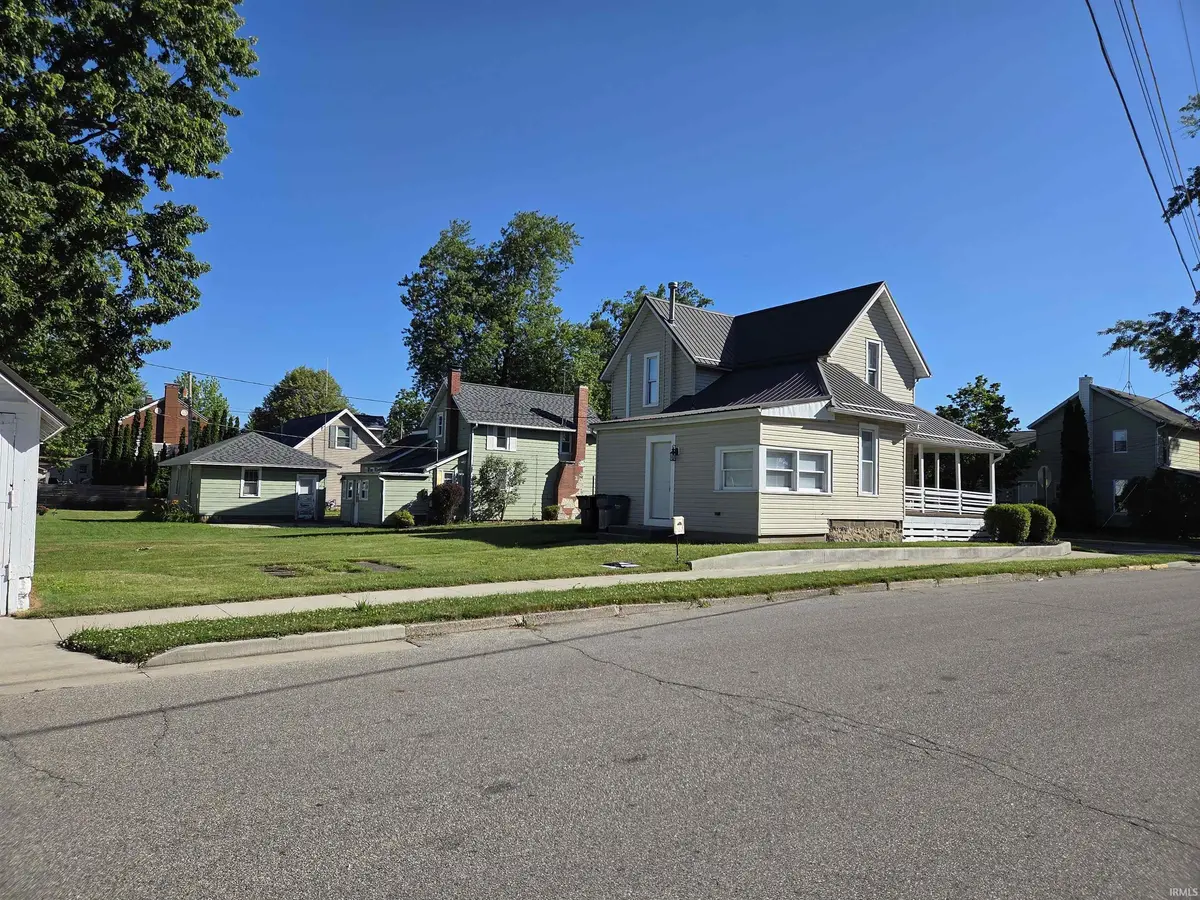 301 N LAKE ST ***, Syracuse, IN 46567