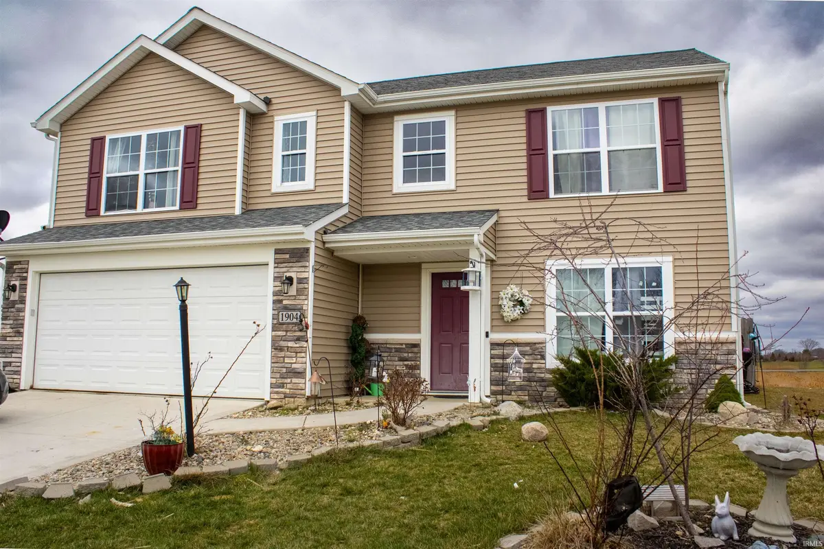 1904 Waynedale DR, Garrett, IN 46738