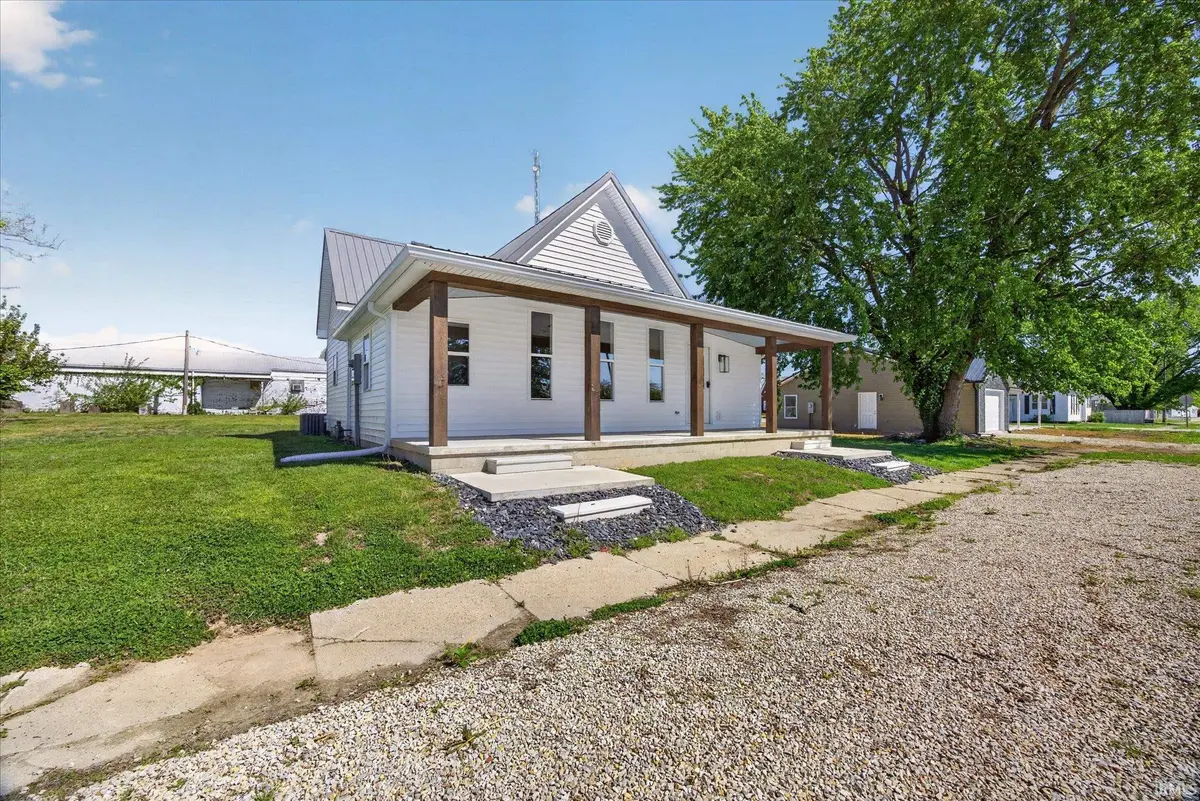 205 S Grove ST, Odon, IN 47562-1211