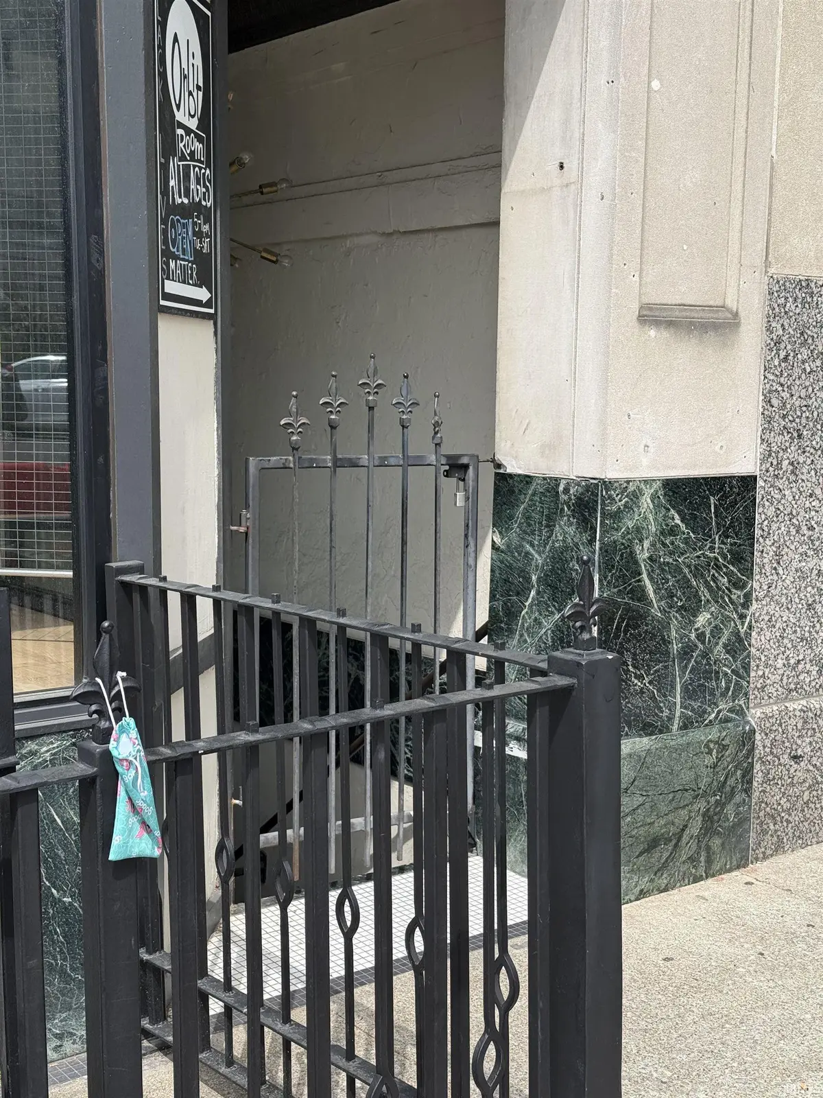 107-001 College AVE, Bloomington, IN 47404