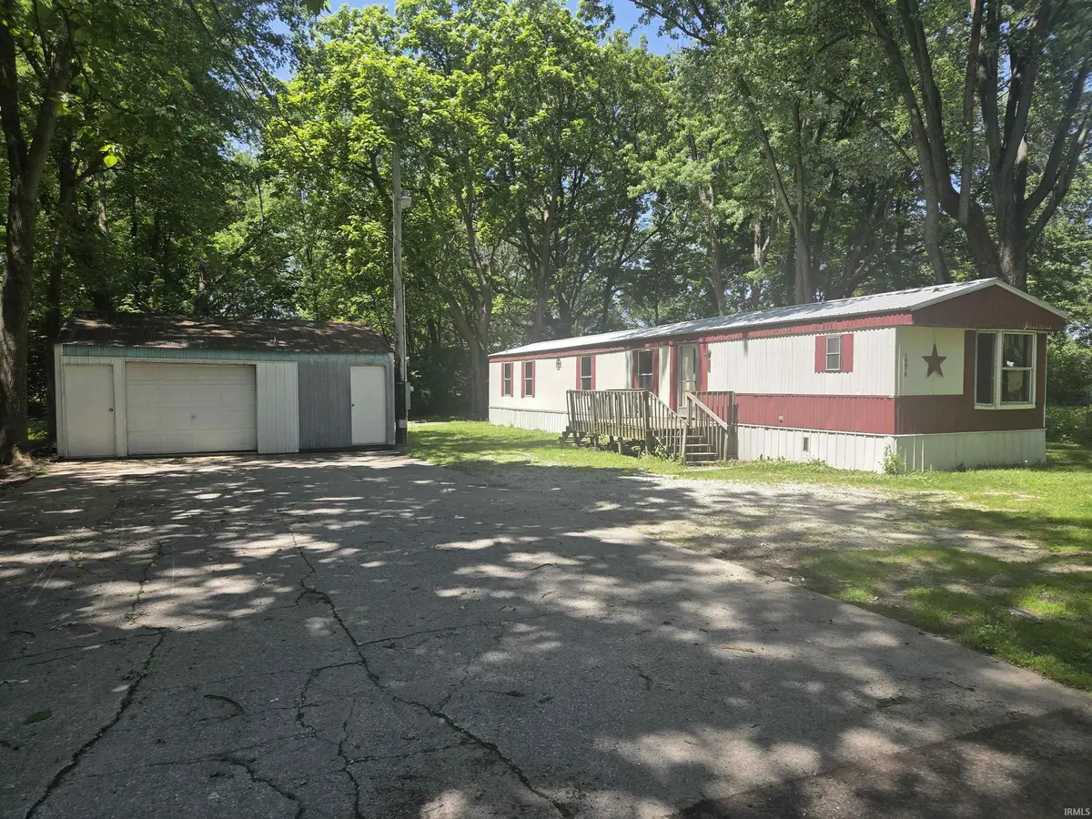 1001B Biddinger LN, Washington, IN 47501-1011