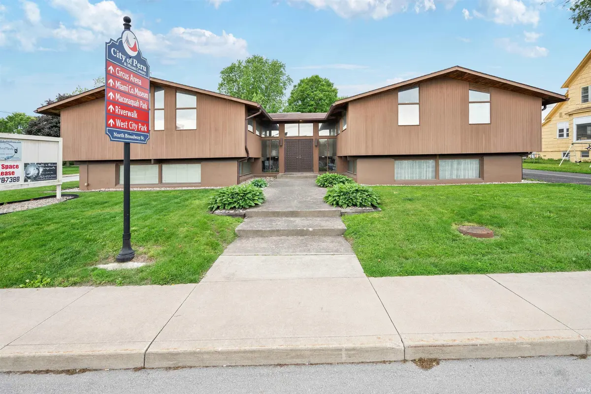 400 N BROADWAY ST, Peru, IN 46970
