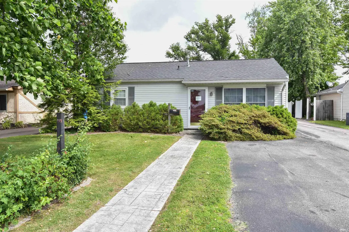621 W Mill RD, Evansville, IN 47710