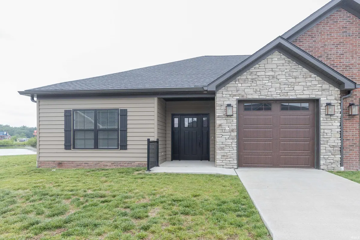 3895 High Pointe LN, Newburgh, IN 47630