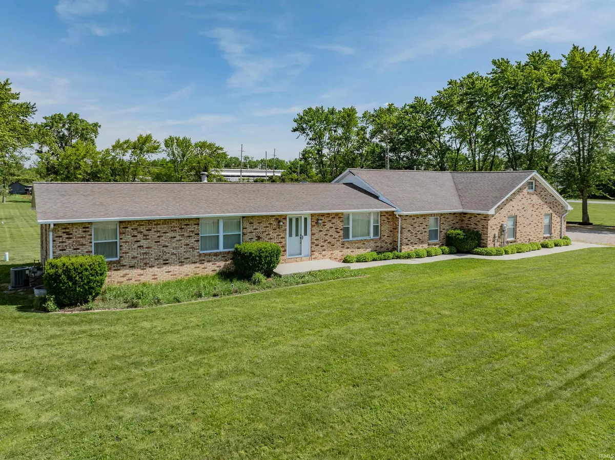 13810 Lafayette Center RD, Roanoke, IN 46783