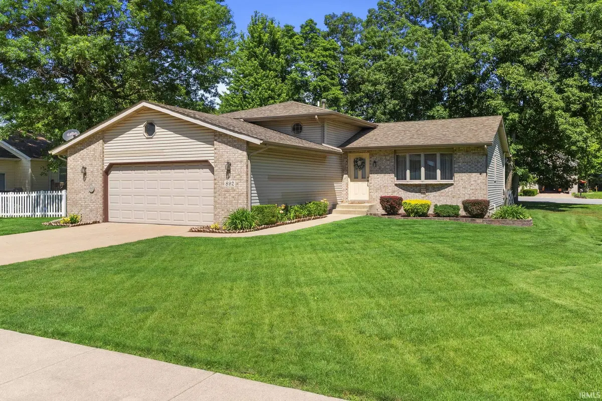 892 Essex DR, Porter, IN 46304-9599