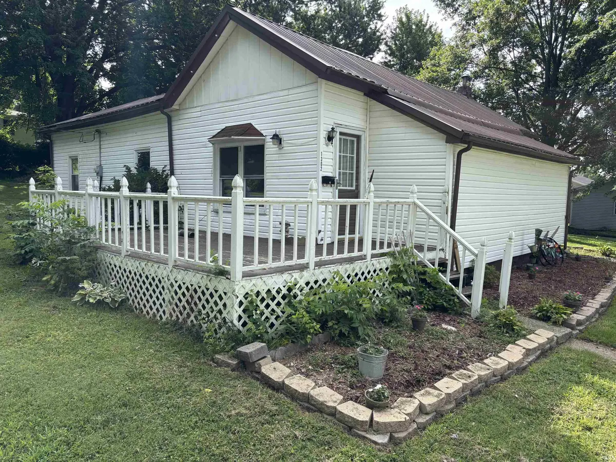 1302 E Sycamore ST, Petersburg, IN 47567