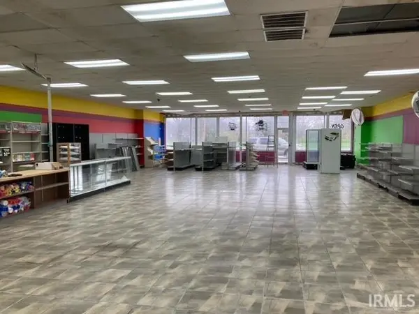 1712 E Lincoln WAY, South Bend, IN 46613-3421